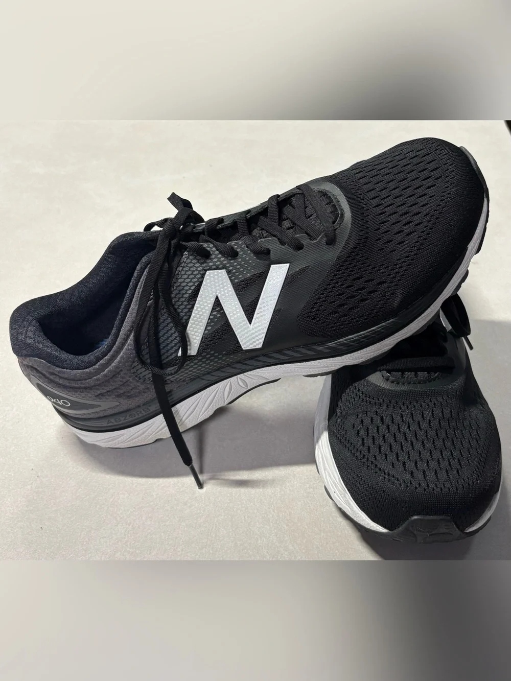 New Balance Black and White Men's Athletic Running Shoes size 11.5